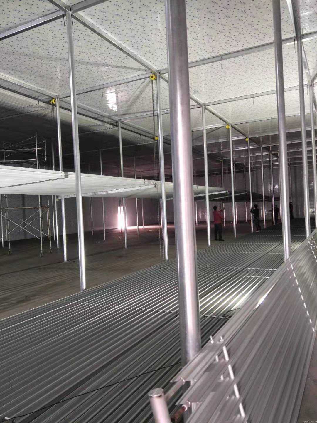 3000吨冷冻库铝排吊装现场